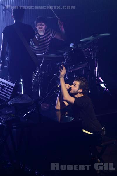 EDITORS - 2009-12-14 - PARIS - Le Bataclan - Thomas Michael Henry Smith - Edward Owen Lay - Christopher Dominic Urbanowicz